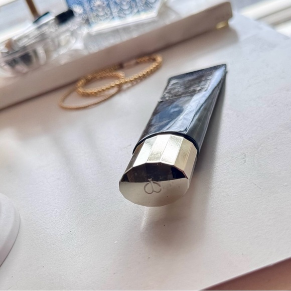 Clé de Peau Beauté Correcting Cream Veil Primer w SPF 21 Sunscreen - Picture 11 of 16